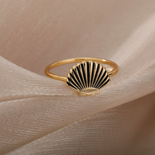 Load image into Gallery viewer, Vintage “Sea Shell&quot; Ring
