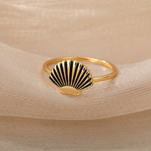 Load image into Gallery viewer, Vintage “Sea Shell&quot; Ring
